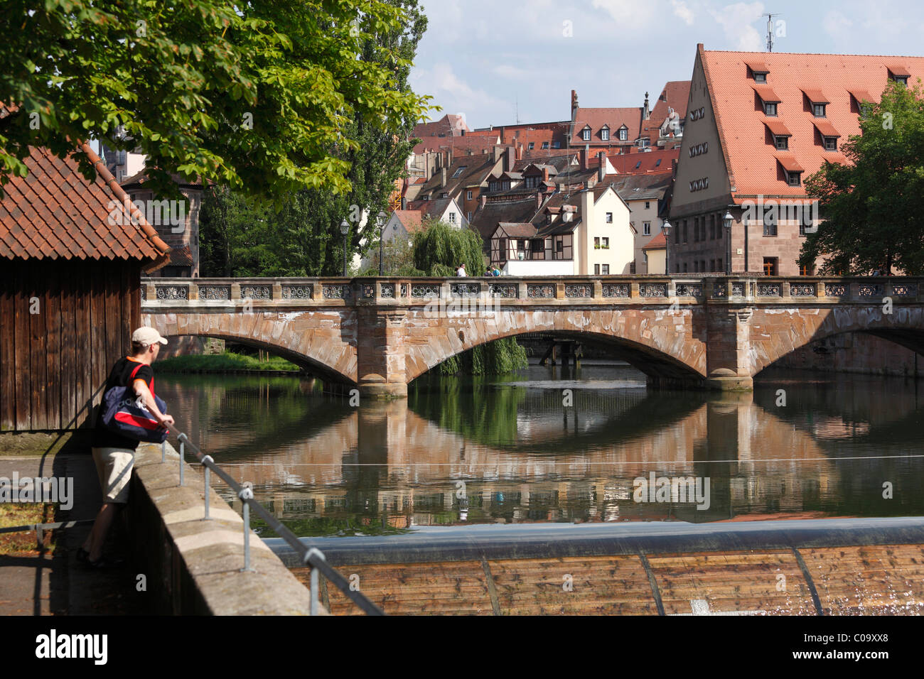 Maxbruecke ponte che attraversa il fiume Pegnitz, Norimberga, Media Franconia, Franconia, Baviera, Germania, Europa Foto Stock