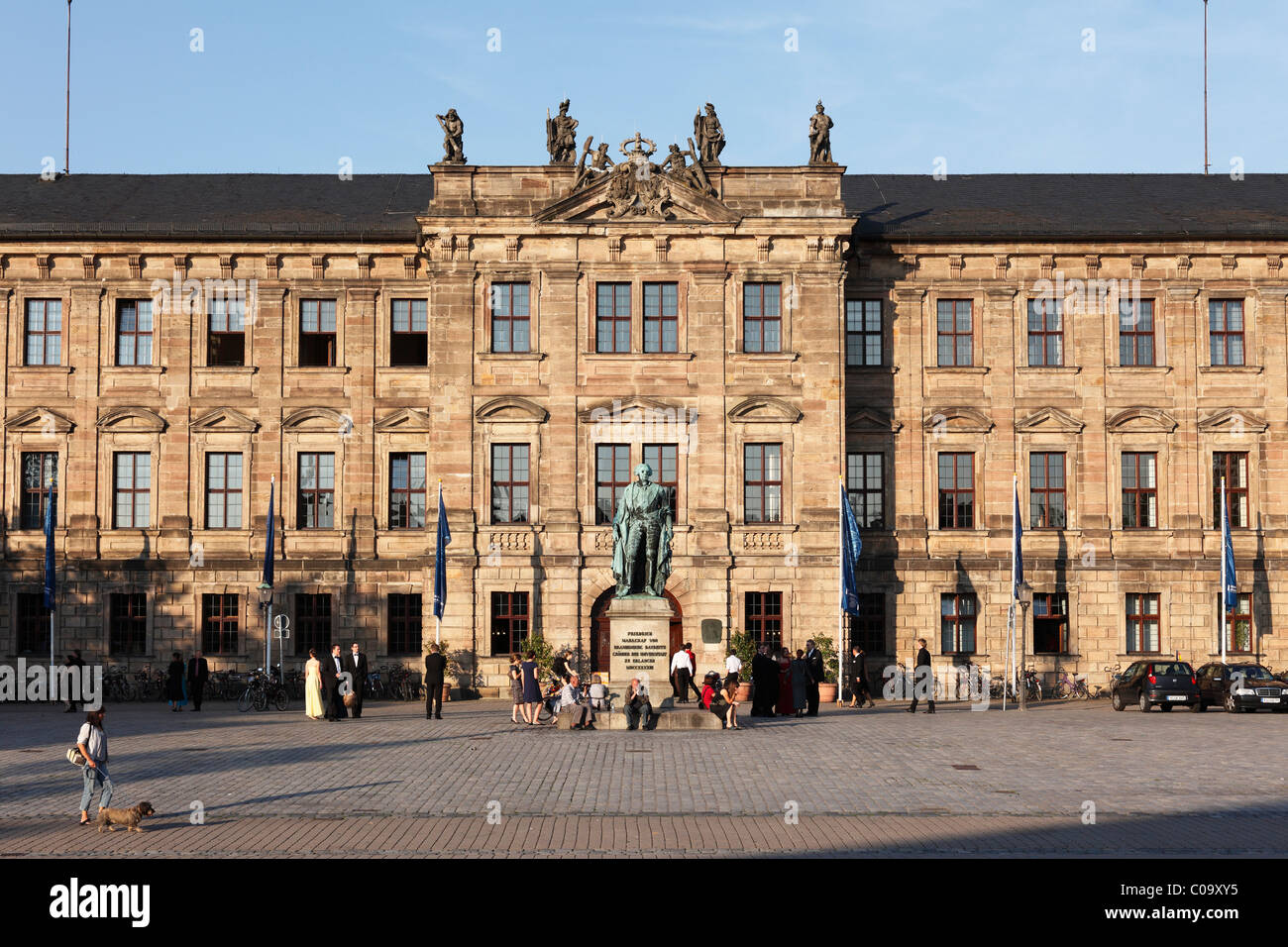Il castello e il memoriale di margravio, Schlossplatz Square, Erlangen, Media Franconia, Franconia, Baviera, Germania, Europa Foto Stock