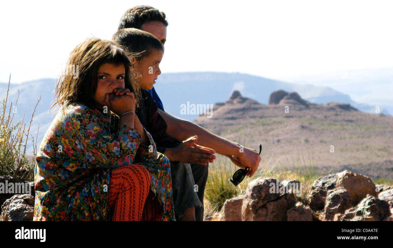 Bambini locali, Trekking in Jebel Sahro regione, Marocco Foto Stock