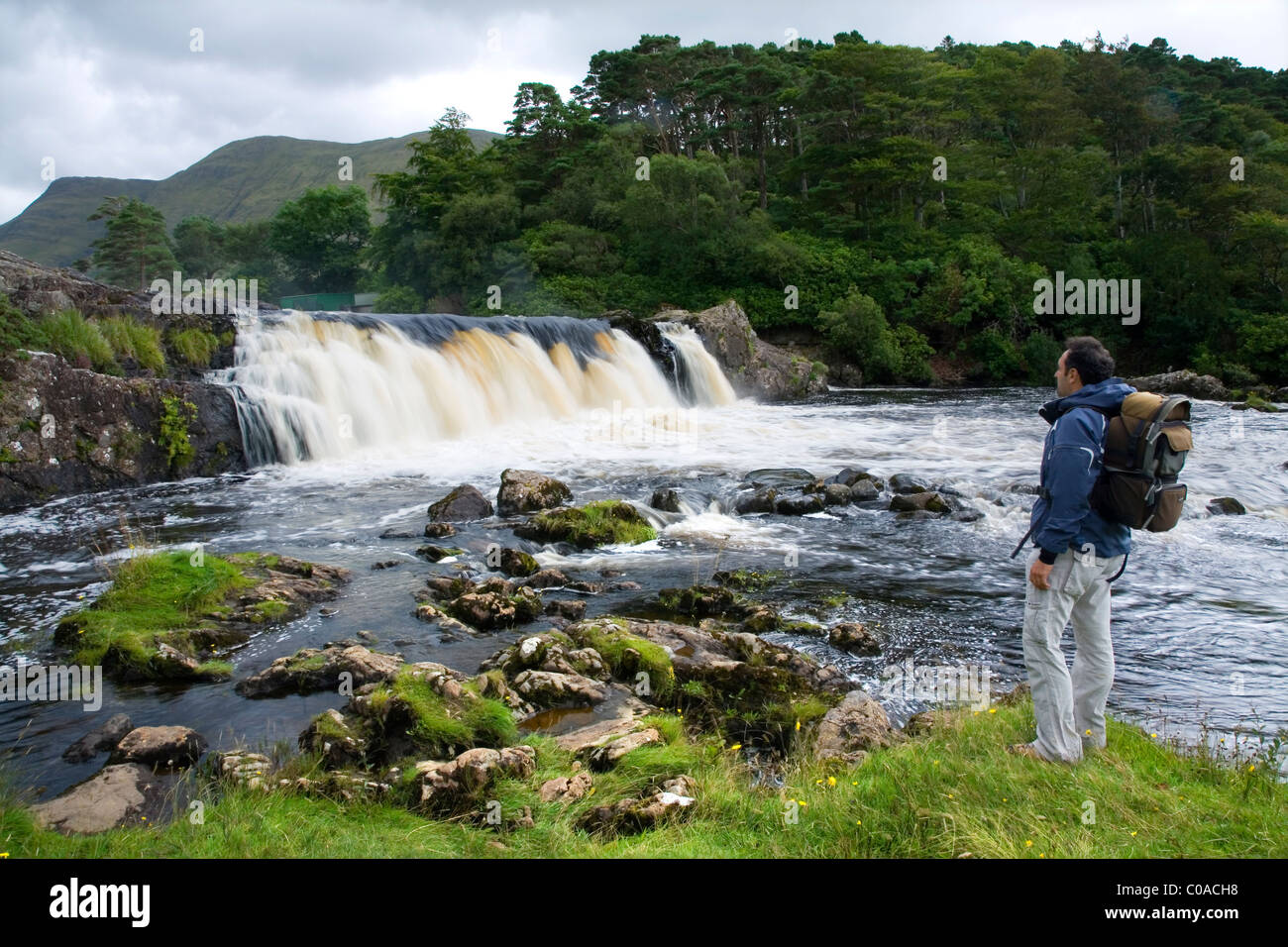 La cascata nel fiume Erriff. Contea di Mayo. Repubblica di Irlanda. Foto Stock
