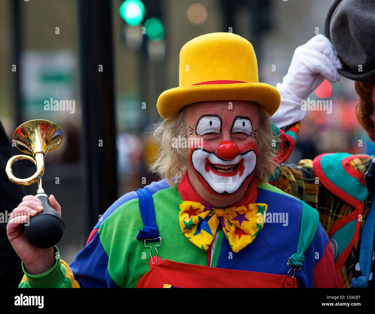 Clown alla sfilata di capodanno Londra Foto Stock