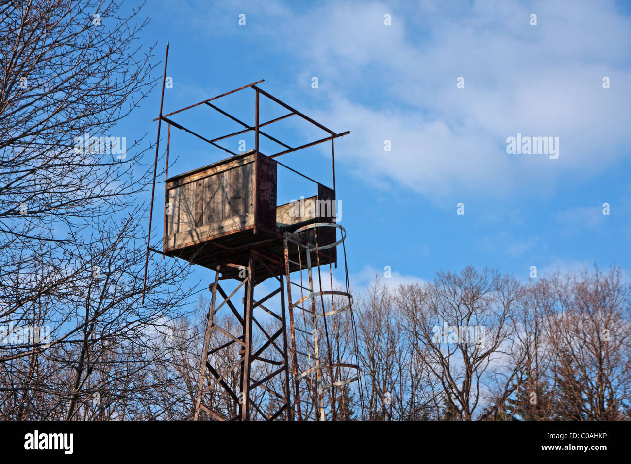 Old Deer stand, utilizzato anche come torre di vedetta Foto Stock