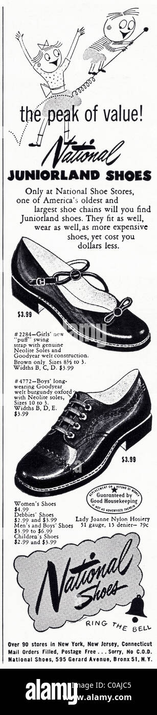 Originale degli anni cinquanta pubblicità in consumatori americani magazine  per bambini JUNIORLAND scarpe da scarpe nazionali Foto stock - Alamy