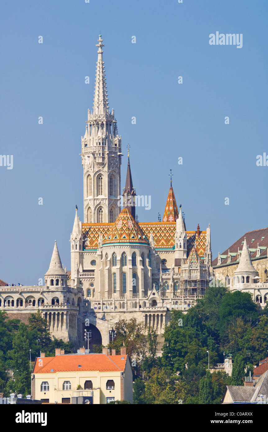 Matyas chiesa, Matyas templom e il bastione dei pescatori, Halaszbastya, sul lato di Buda del Danubio, Budapest, Ungheria, Europa UE Foto Stock
