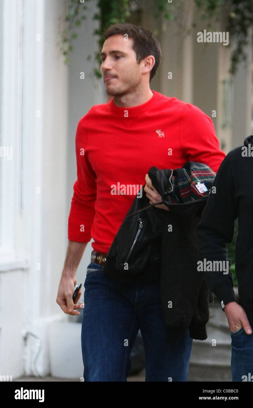 Frank Lampard Chelsea e Inghilterra giocatore di football e amico lasciando un bar nella zona ovest di Londra. Dove 'l'uno show televisivo" Foto Stock