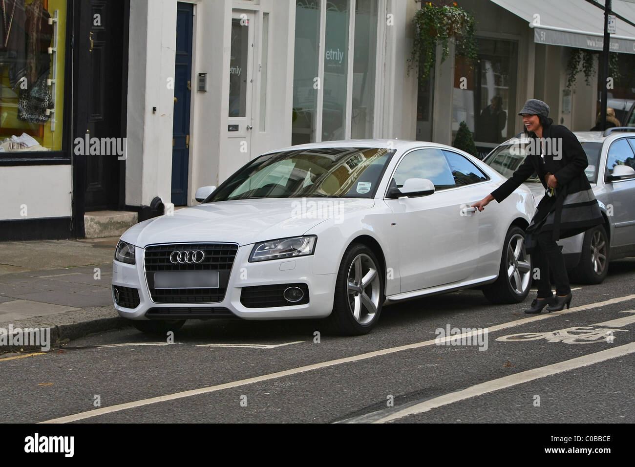 Christine Bleakley 'l'uno show' presentatore televisivo visto parcheggiare la sua vettura prima di andare a un bar nella zona ovest di Londra. Dove Foto Stock