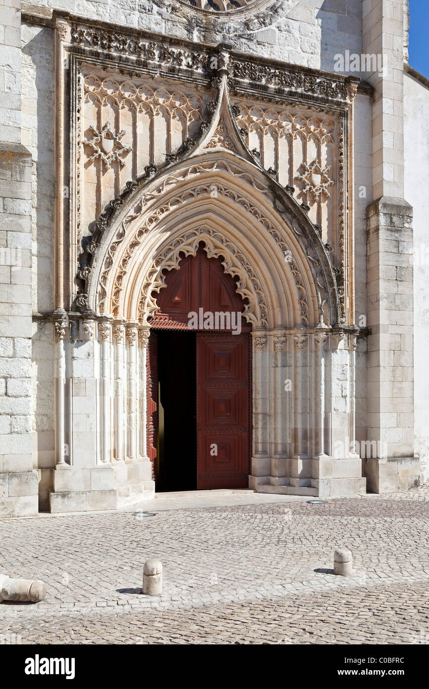 Santo Agostinho da Graça chiesa nella città di Santarém, Portogallo. 14th/XV secolo/mendicanti gotico fiammeggiante architettura. Foto Stock