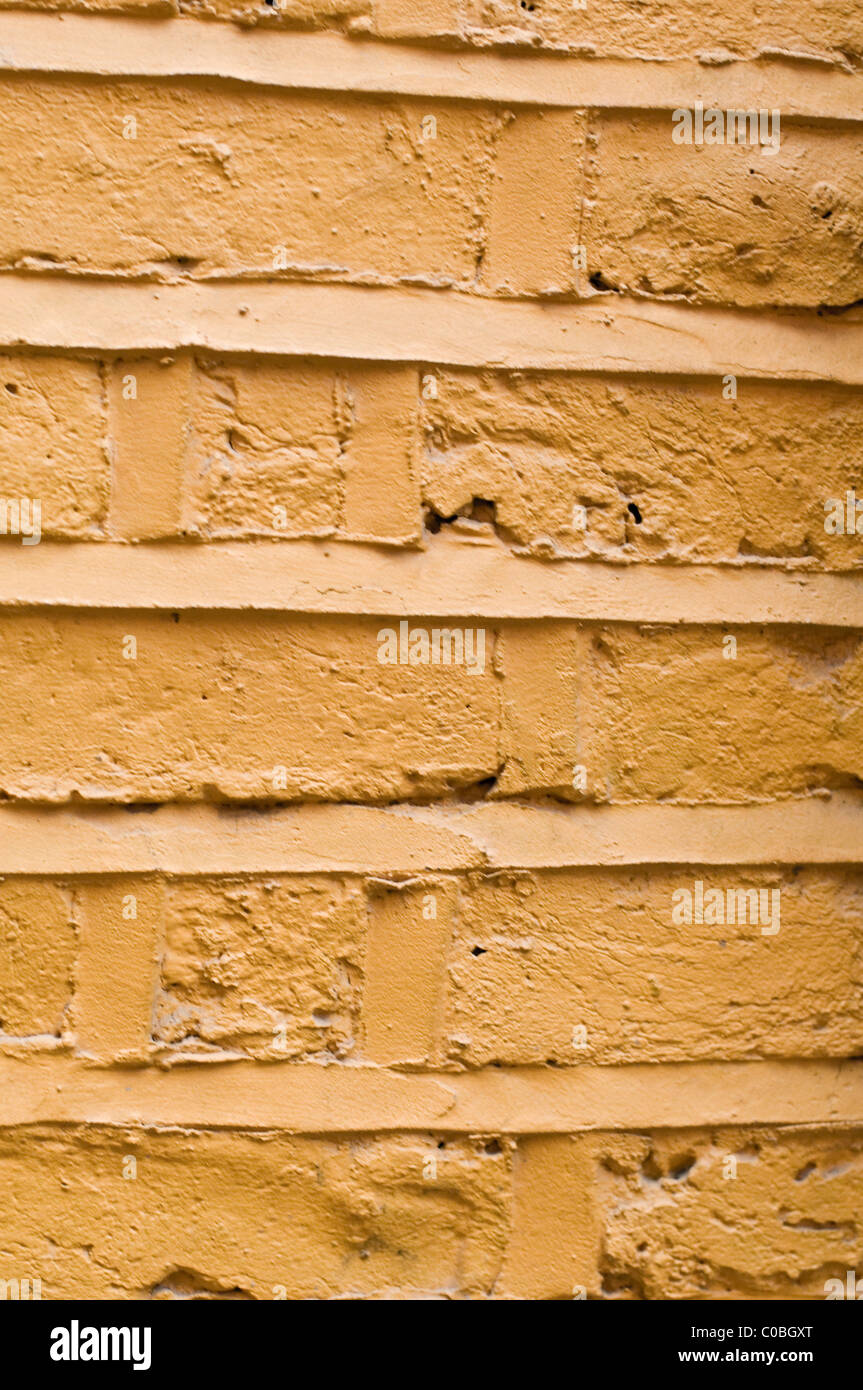 Il giallo muro di mattoni Foto Stock