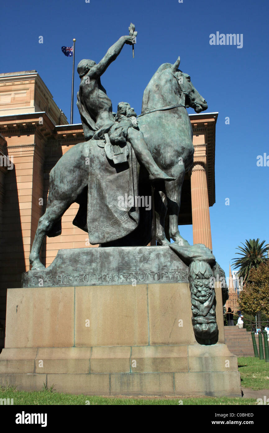 Gilbert di Bayes le offerte di pace (1923), uno di una coppia di equestre statue in bronzo al di fuori della galleria d'ingresso principale. Galleria d'arte, Sydney. Foto Stock