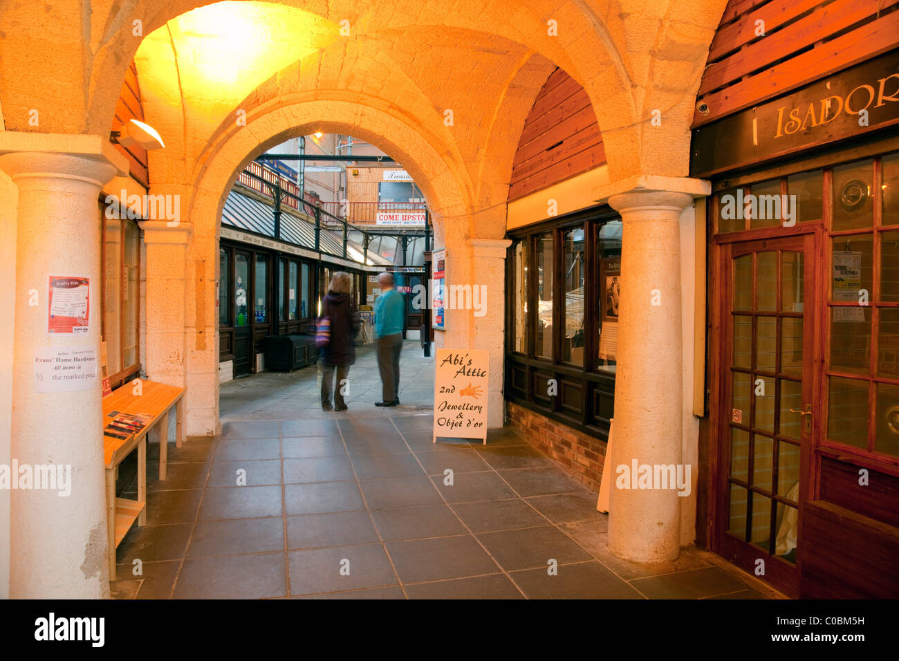Casa mercato; St Austell; Cornovaglia; interno mostra ingresso e negozi Foto Stock