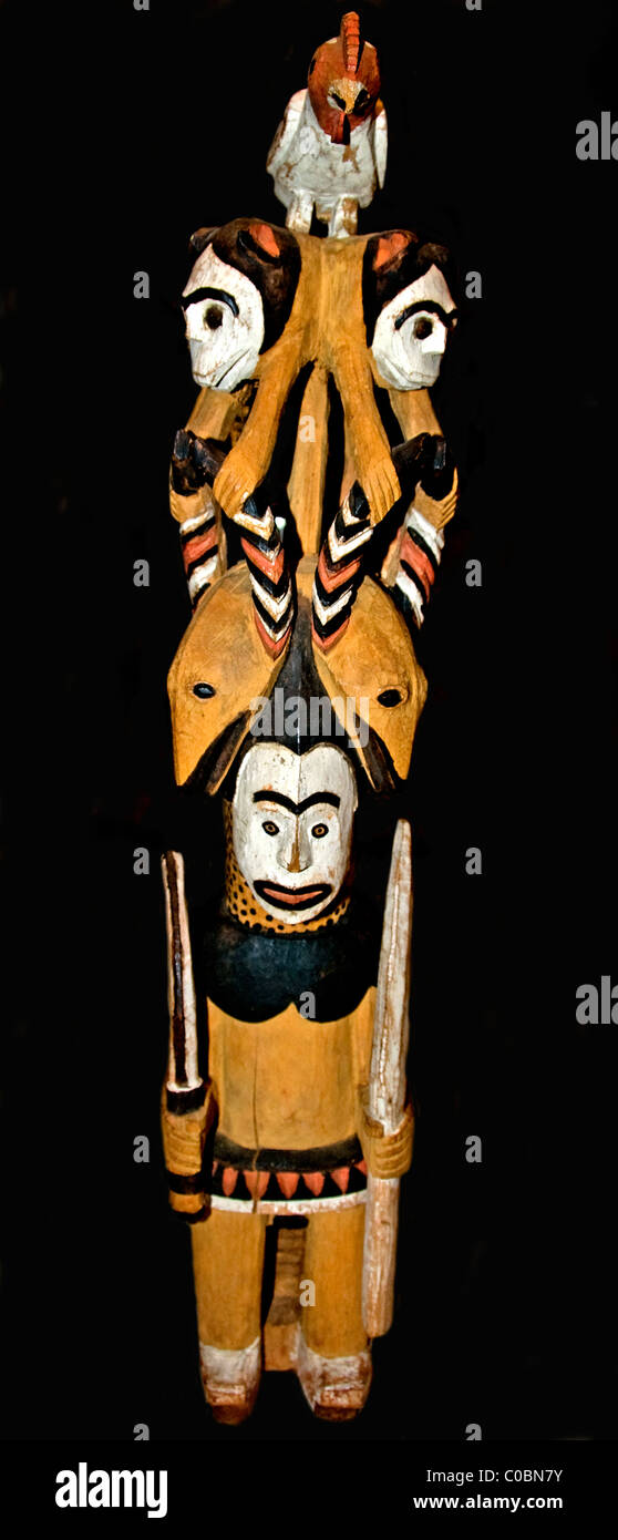 Ikenga igbo a sud-est della Nigeria del xx secolo spada machete altari della mano per Igbo warfare caccia pesca agricoltura. maschera Foto Stock