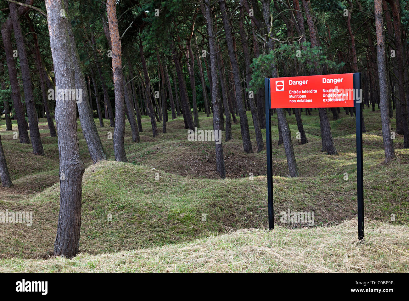 Pericolo nessuna voce undetonated area esplosivi di segno a Vimy Ridge Sito Storico Nazionale del Canada prima guerra mondiale memorial Francia Foto Stock