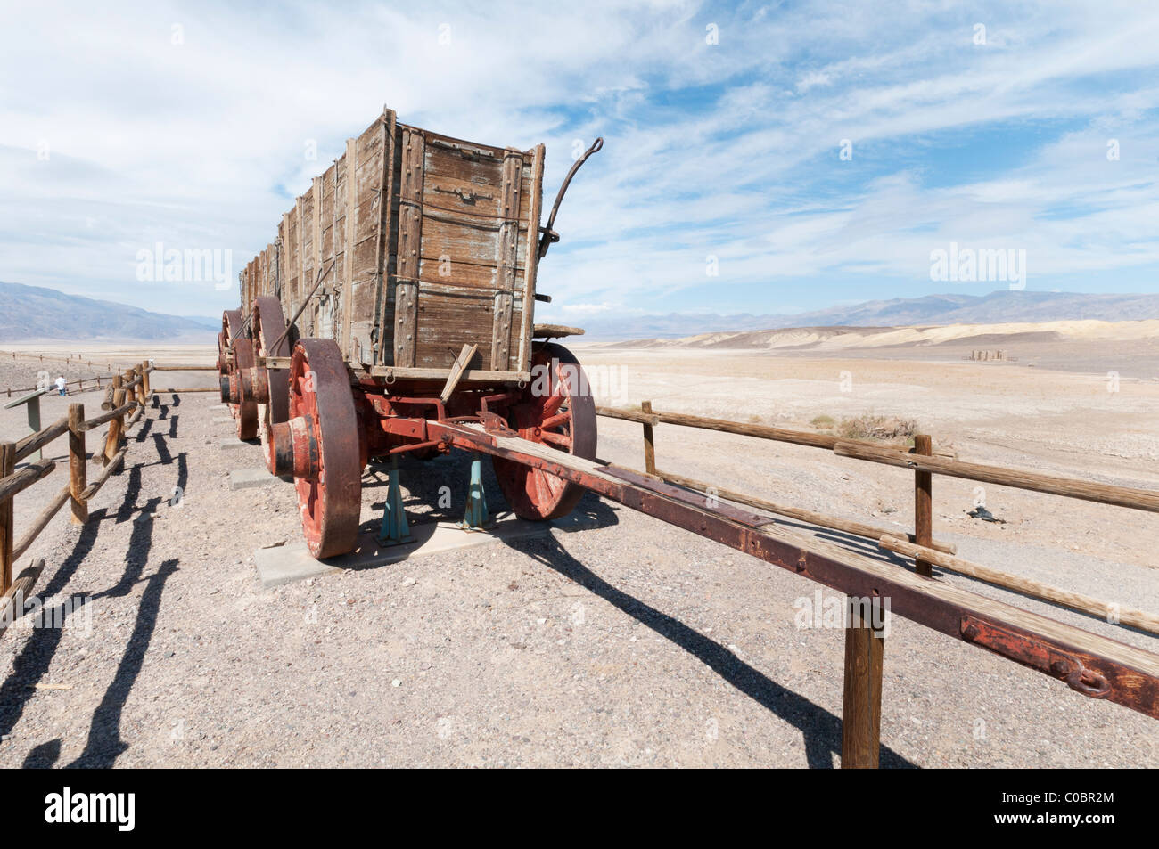 Enormi carri trainati da un mulo 20 team borace trasportati dall'Armonia lavora per la ferrovia, Death Valley, Stati Uniti d'America Foto Stock