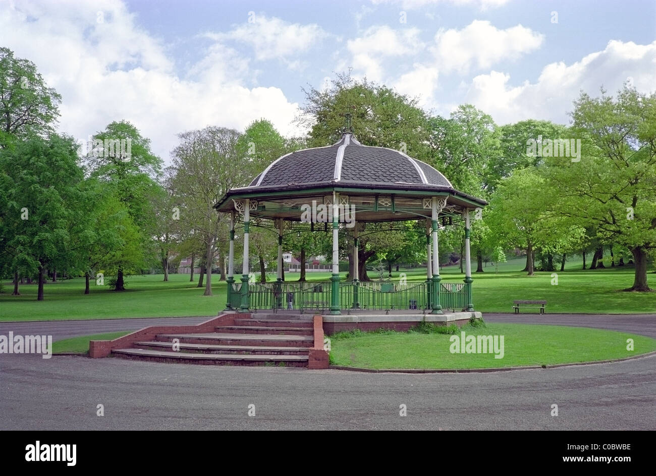 Bandstand Pavilion In Maria Stevens parco pubblico, Stourbridge, West Midlands, England, Regno Unito Foto Stock