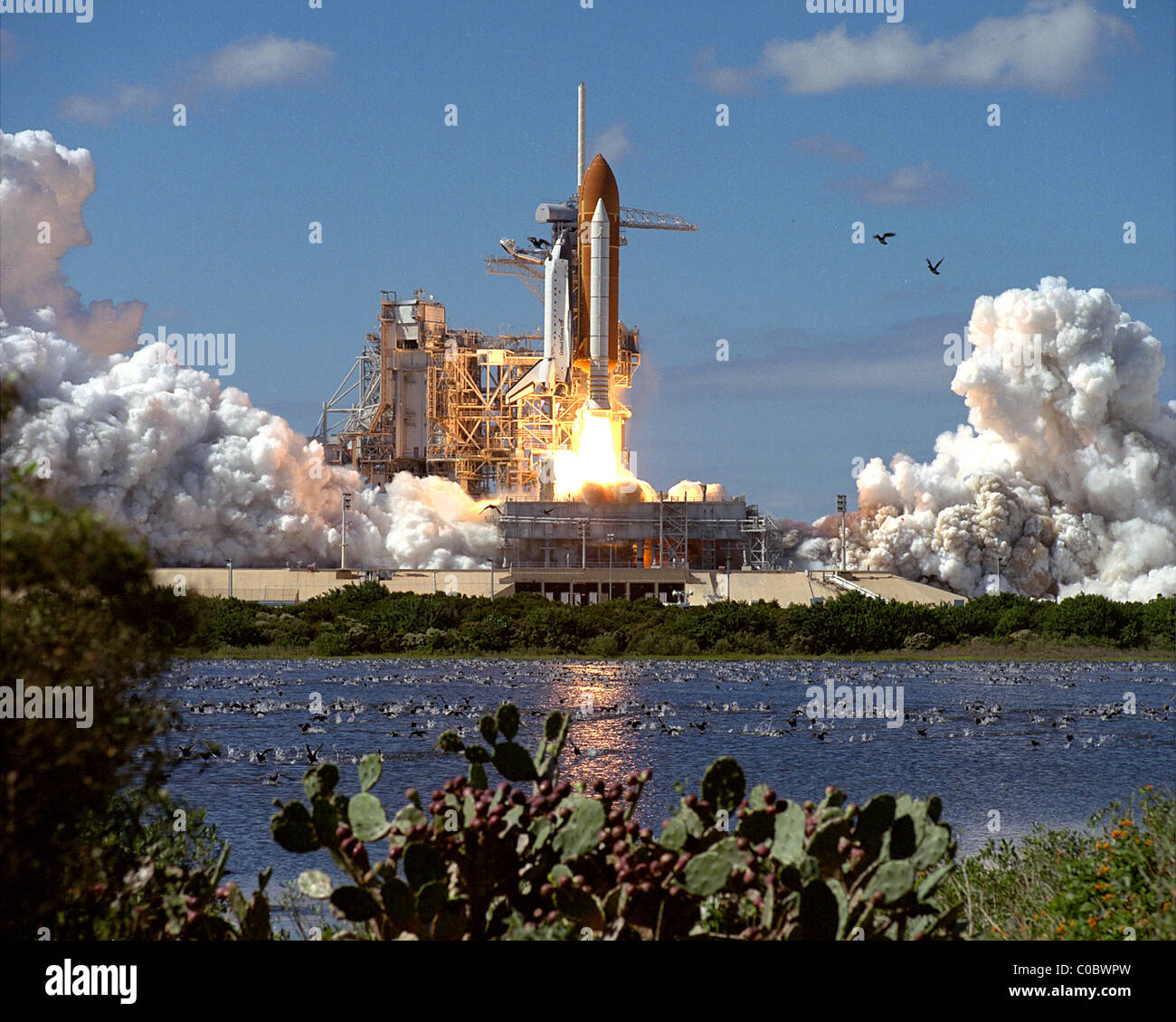 Space Shuttle Atlantis missione STS-66 durante il lancio. Foto Stock