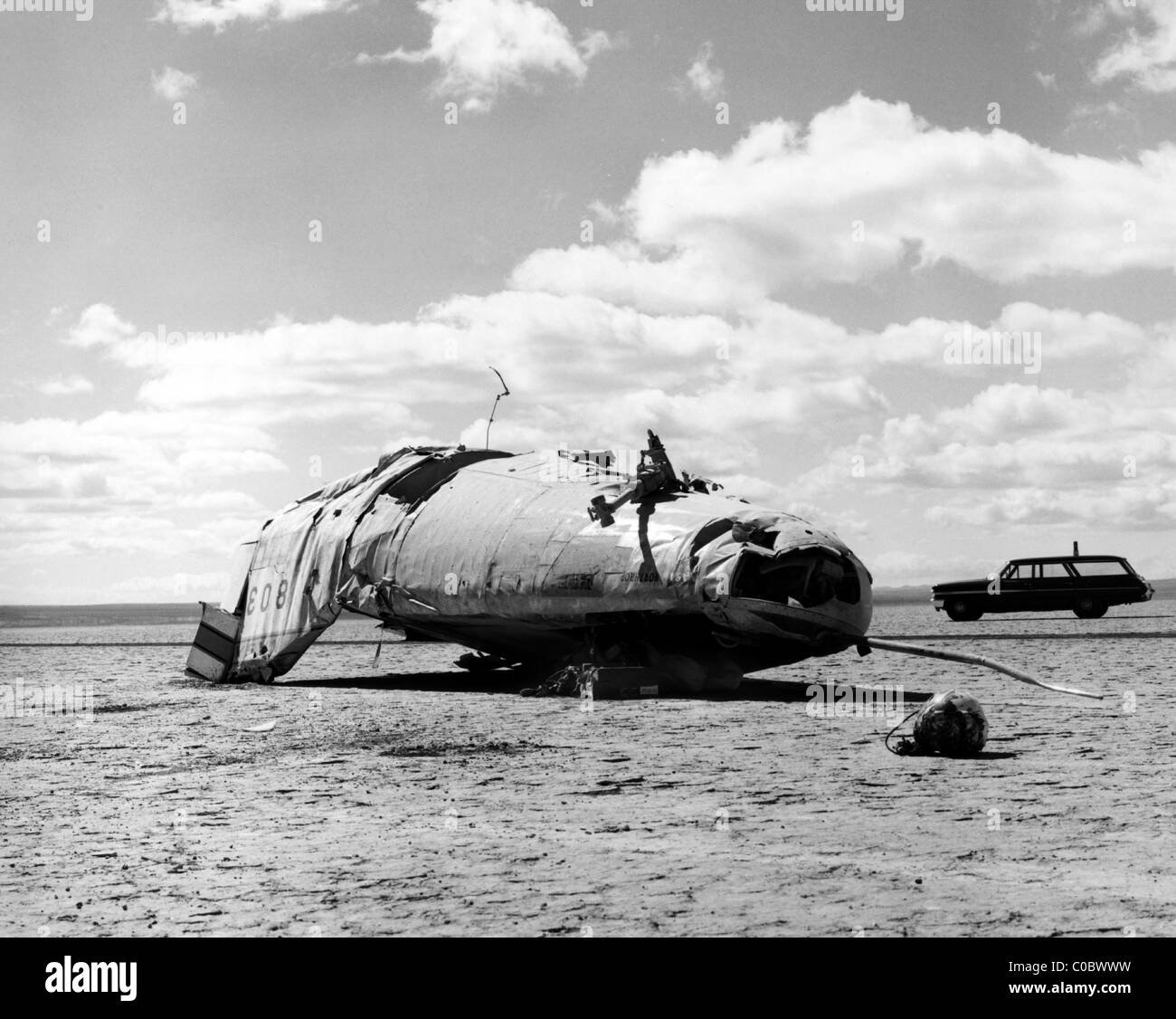 M2-F2 il sollevamento del corpo crash aereo è atterrato su Rogers Dry Lakebed, Dryden Flight Research Center, Edwards, California, 10 maggio 1967 Foto Stock