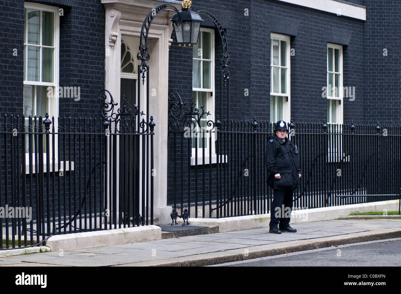 Poliziotto a Downing Street, London, England, Regno Unito Foto Stock