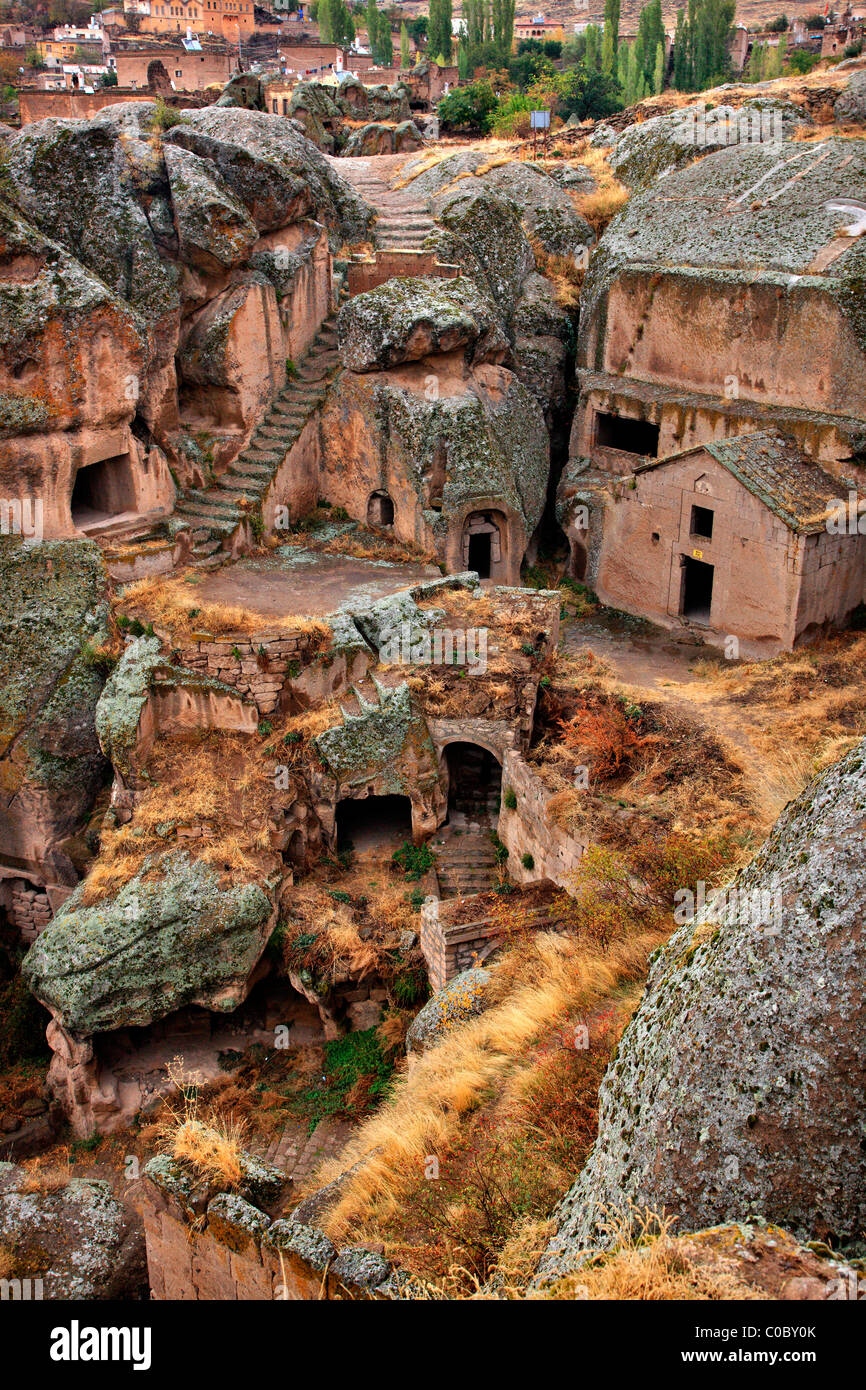 Piccola parte di Guzelyurt, una delle più belle città della Cappadocia, nella prefettura di Aksaray, vicino alla valle di Ihlara. Turchia Foto Stock