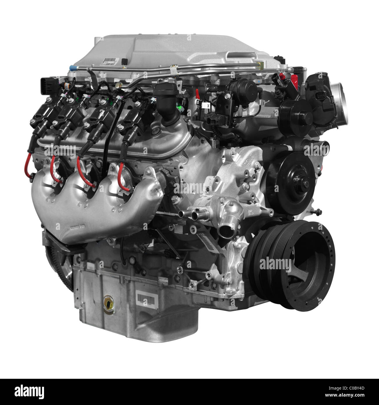 Licenza disponibile su MaximImages.com - motore Supercharged V8 Cadillac 556HP 6,2L LSA isolato su sfondo bianco con percorso di ritaglio Foto Stock