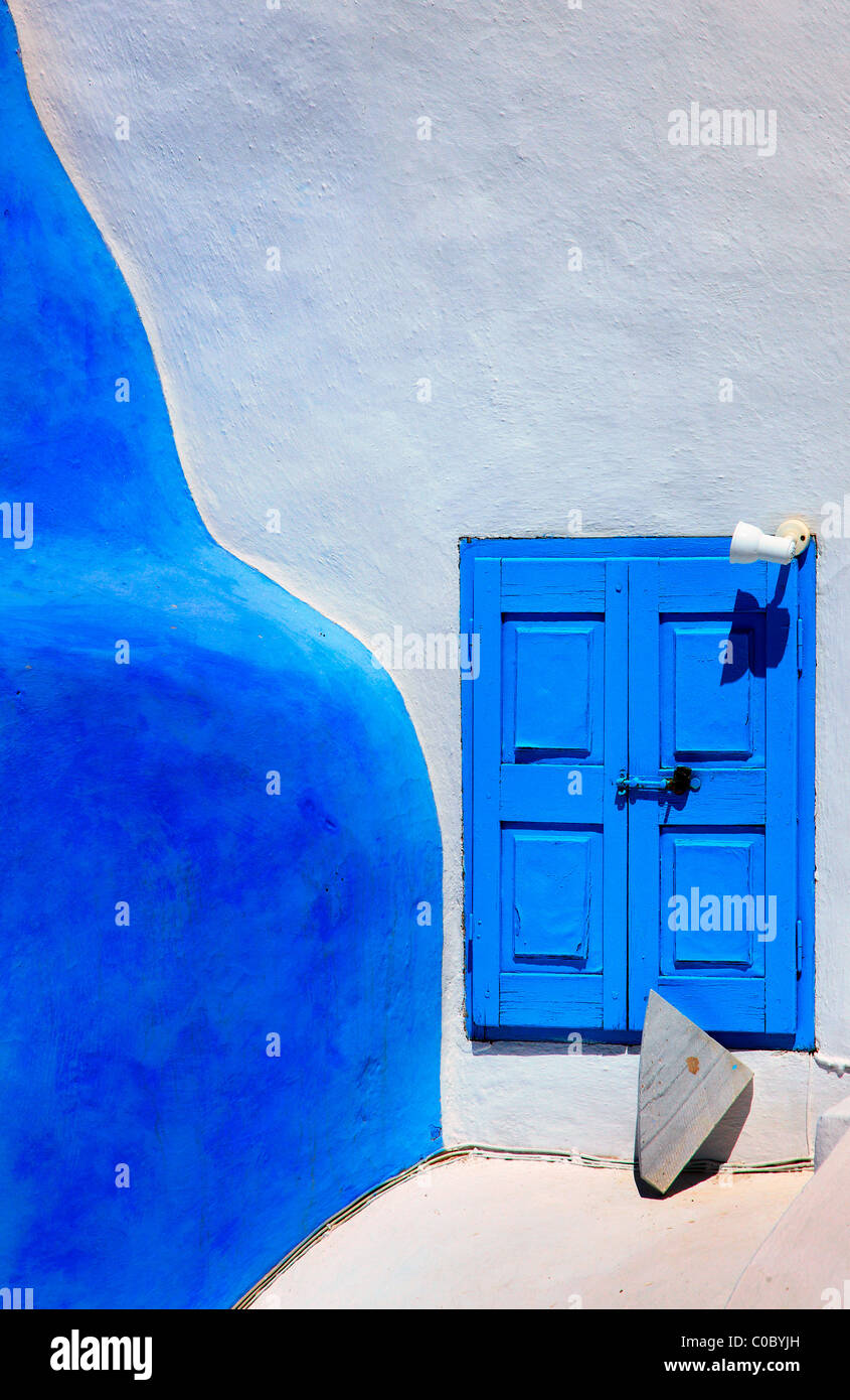 Bella e tradizionale, minimale, architettura, dal villaggio di Oia - Santorini Island, Grecia Foto Stock