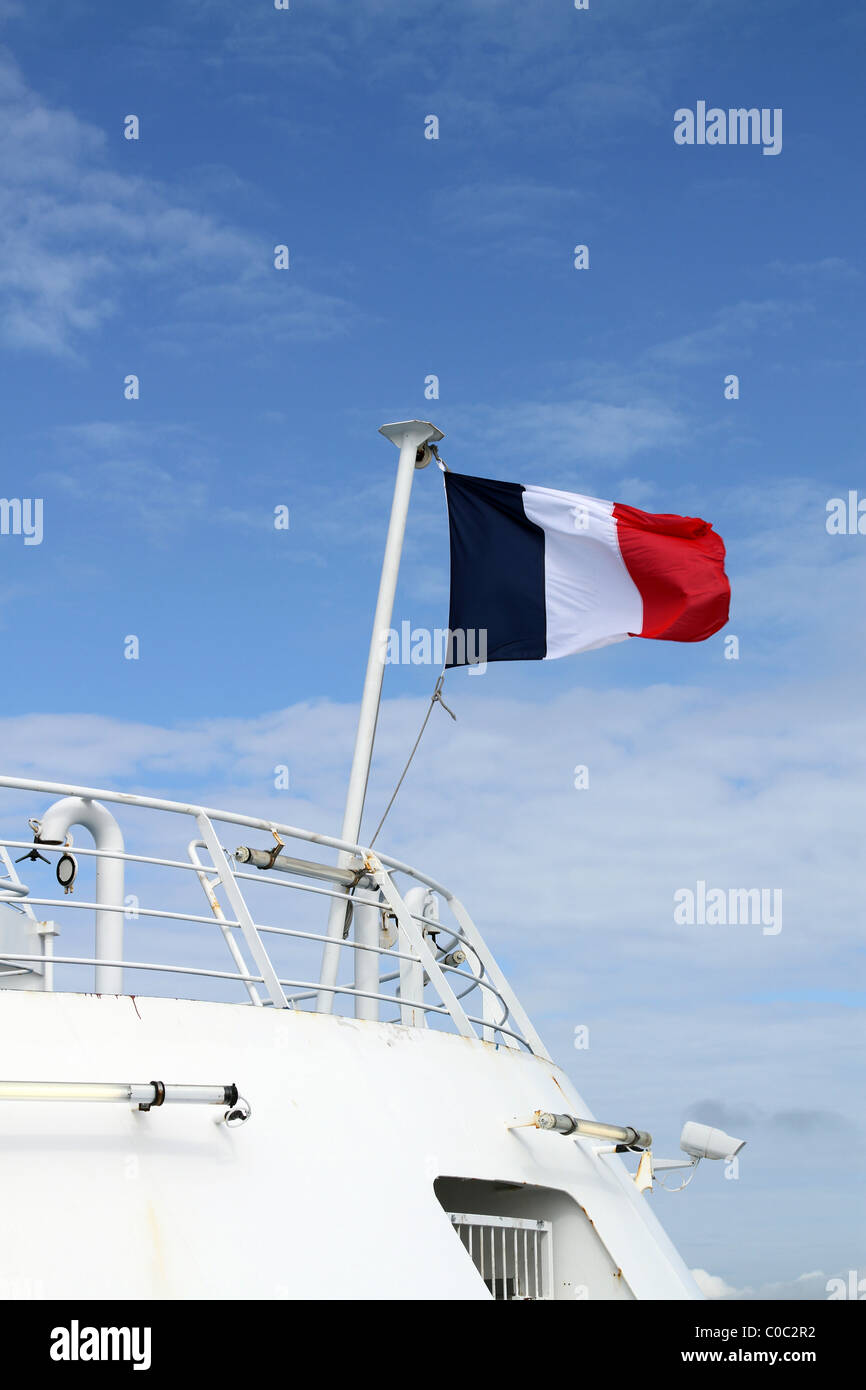 Il francese Seafrance traghetti che attraversano la Manica tra Dover e Calais. Bandiera francese è issato. Foto Stock