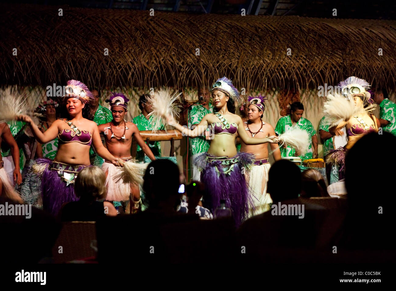 Tradizionale ballerini polinesiano su Rarotonga nelle Isole Cook nel Pacifico del Sud Foto Stock