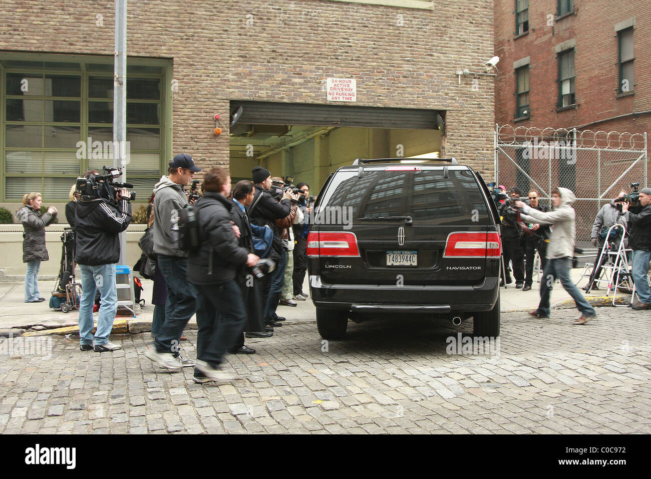Gli ospiti arrivano a Jay-Z di Tribeca appartamento dove Beyonce Knowles e Jay-Z verrà presumibilmente sposare New York City, Stati Uniti d'America - 04.04.08 Foto Stock