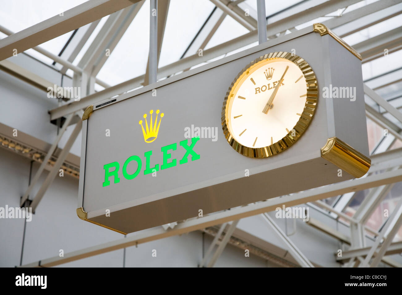 Display advertising orologio Rolex marca di orologi. Terminal  internazionale sala partenze, Ginevra / Aeroporto Geneve, Svizzera Foto  stock - Alamy