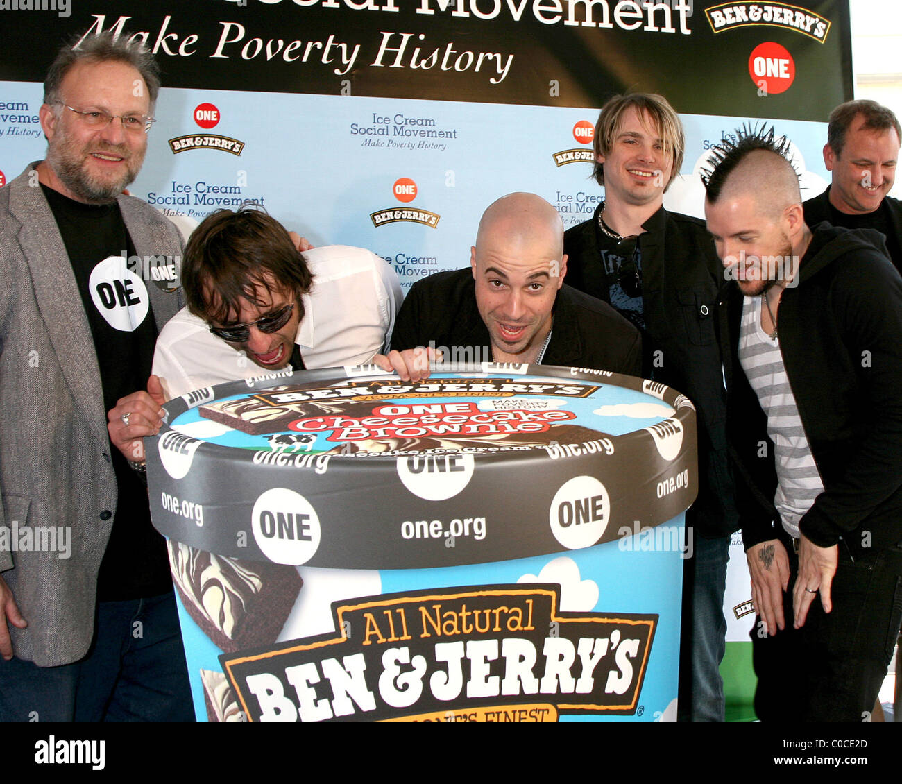 Josh Steely, Jerry Greenfield di Ben & Jerry's, Joey Barnes, Chris Daughtry, Brian Craddock, Josh Paul e David Lane CEO e Foto Stock