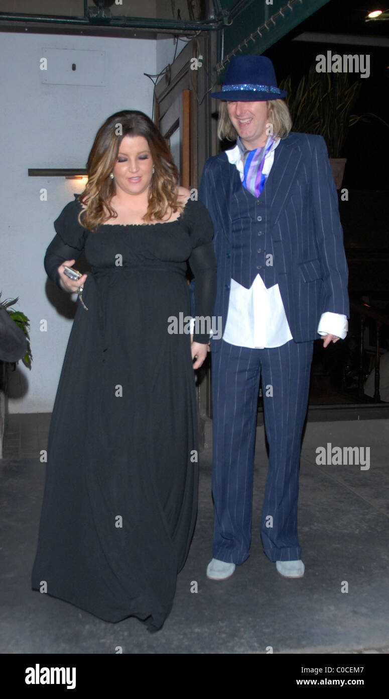 Fortemente incinta, Lisa Marie Presley lascia Madeo ristorante con suo marito Michael Lockwood Beverly Hills, la California - Foto Stock