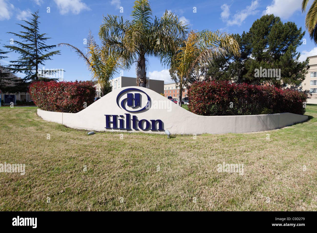 Hilton Hotel segno all'Aeroporto Internazionale di Oakland (rovere). Foto Stock