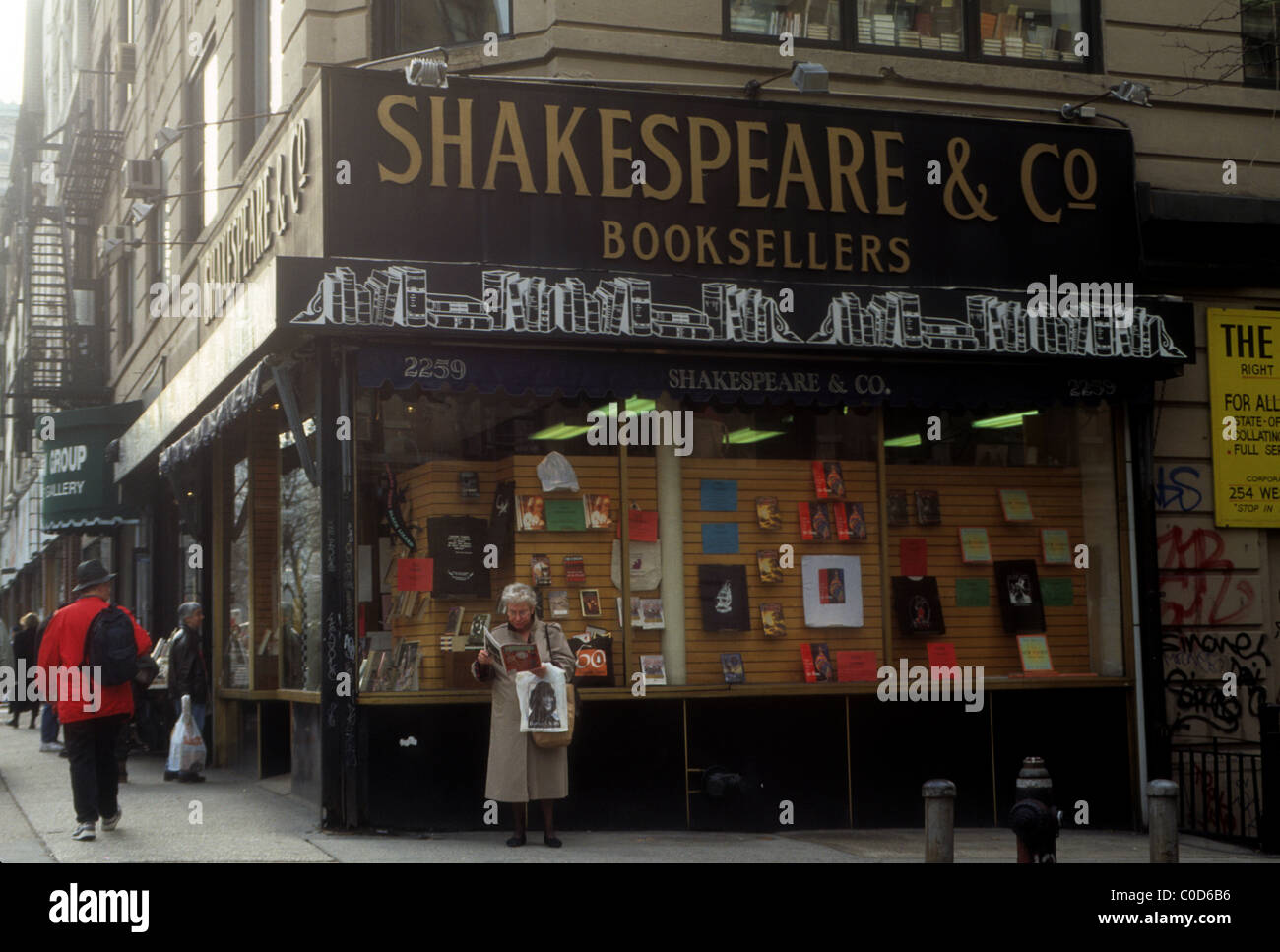 L'ora parzializzato Shakespeare & Co. Librerie su Broadway in Upper West Side di New York Foto Stock