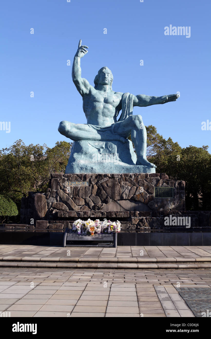 La pace della statua di Kitamura Seibo nel Parco della Pace, Urakami, di Nagasaki, Kyushu in Giappone. Foto Stock