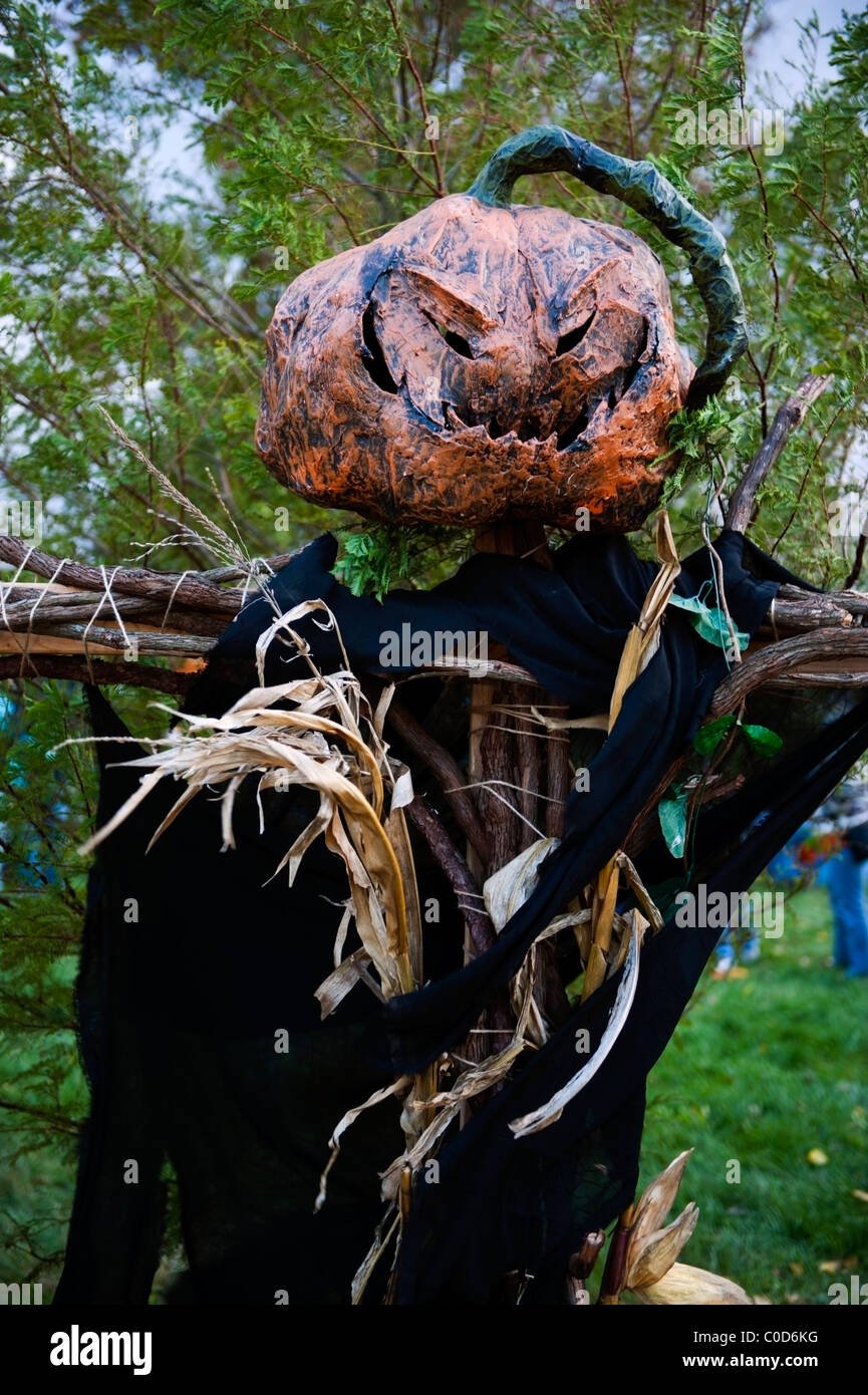 Scary Halloween testa di zucca spaventapasseri Foto Stock