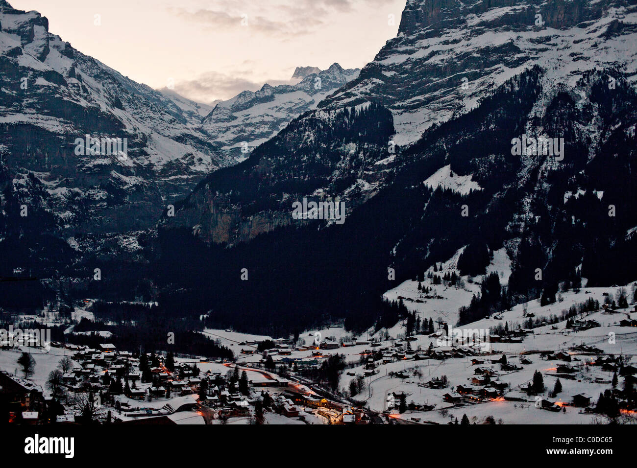 Grindelwald in serata, Oberland bernese, Svizzera Foto Stock
