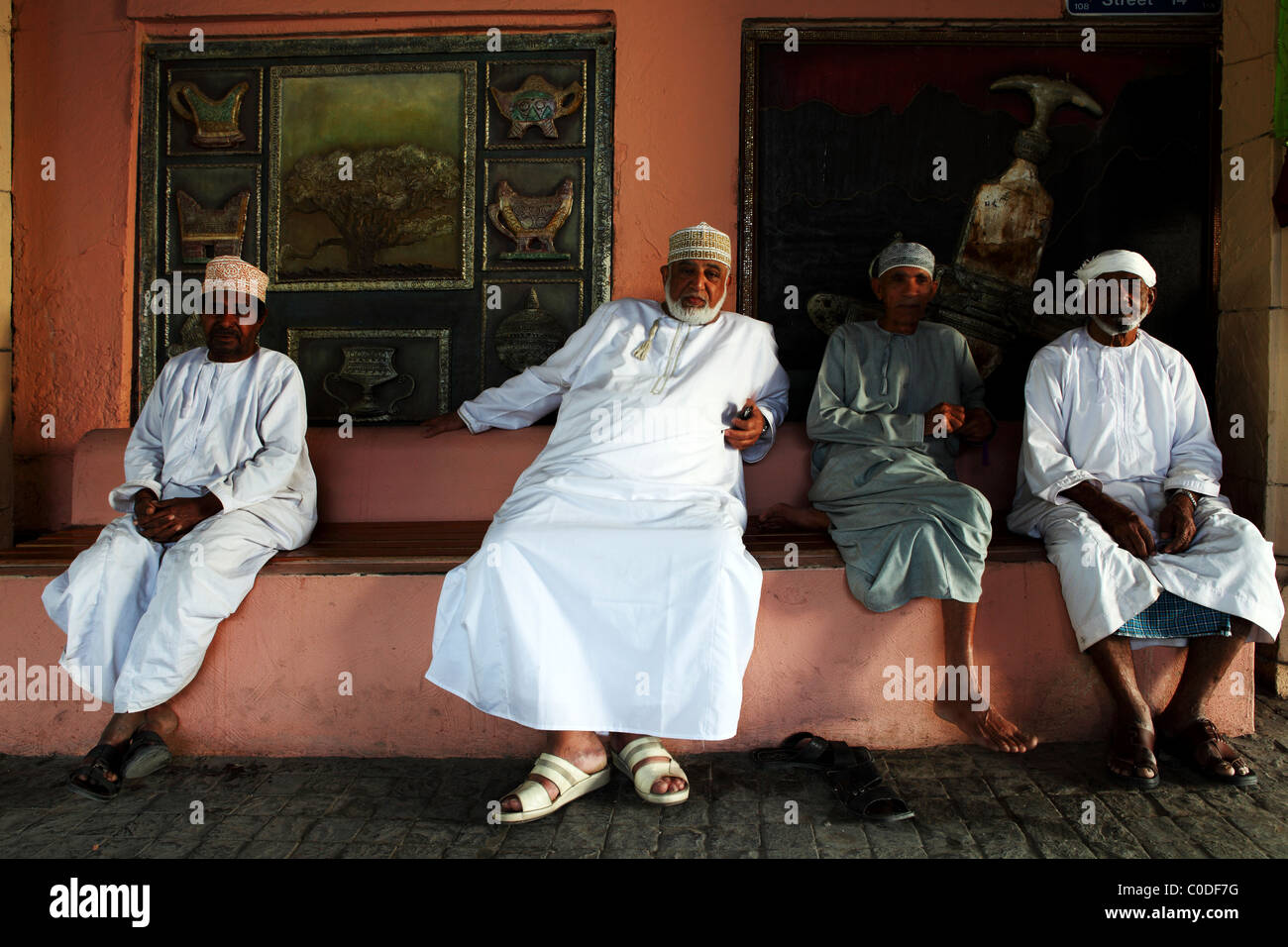 Incontrato sit dall ingresso di Muttrah Souq in Muscat Oman. Foto Stock