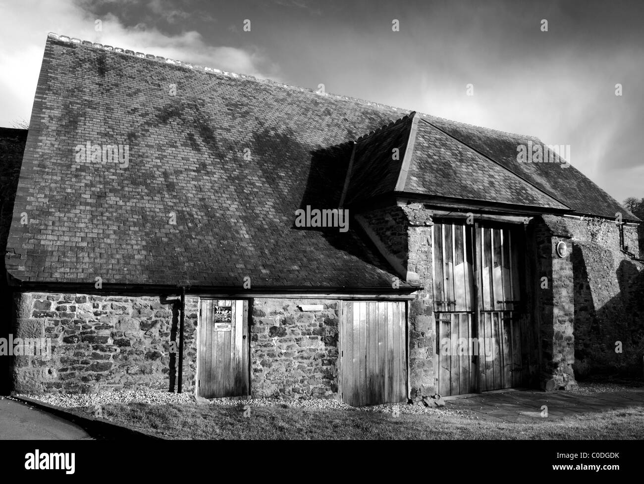 Dunster un borgo storico e Castello con cottage con il tetto di paglia in Somerset.Inghilterra Foto Stock