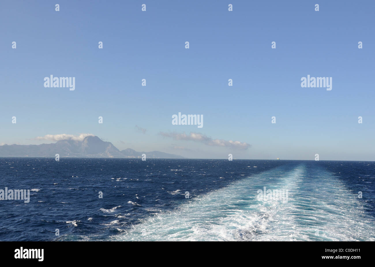 Questa foto è stata scattata dalla nostra nave da crociera sul Mediterraneo come abbiamo navigato verso est in direzione di Palma de Mallorca Foto Stock