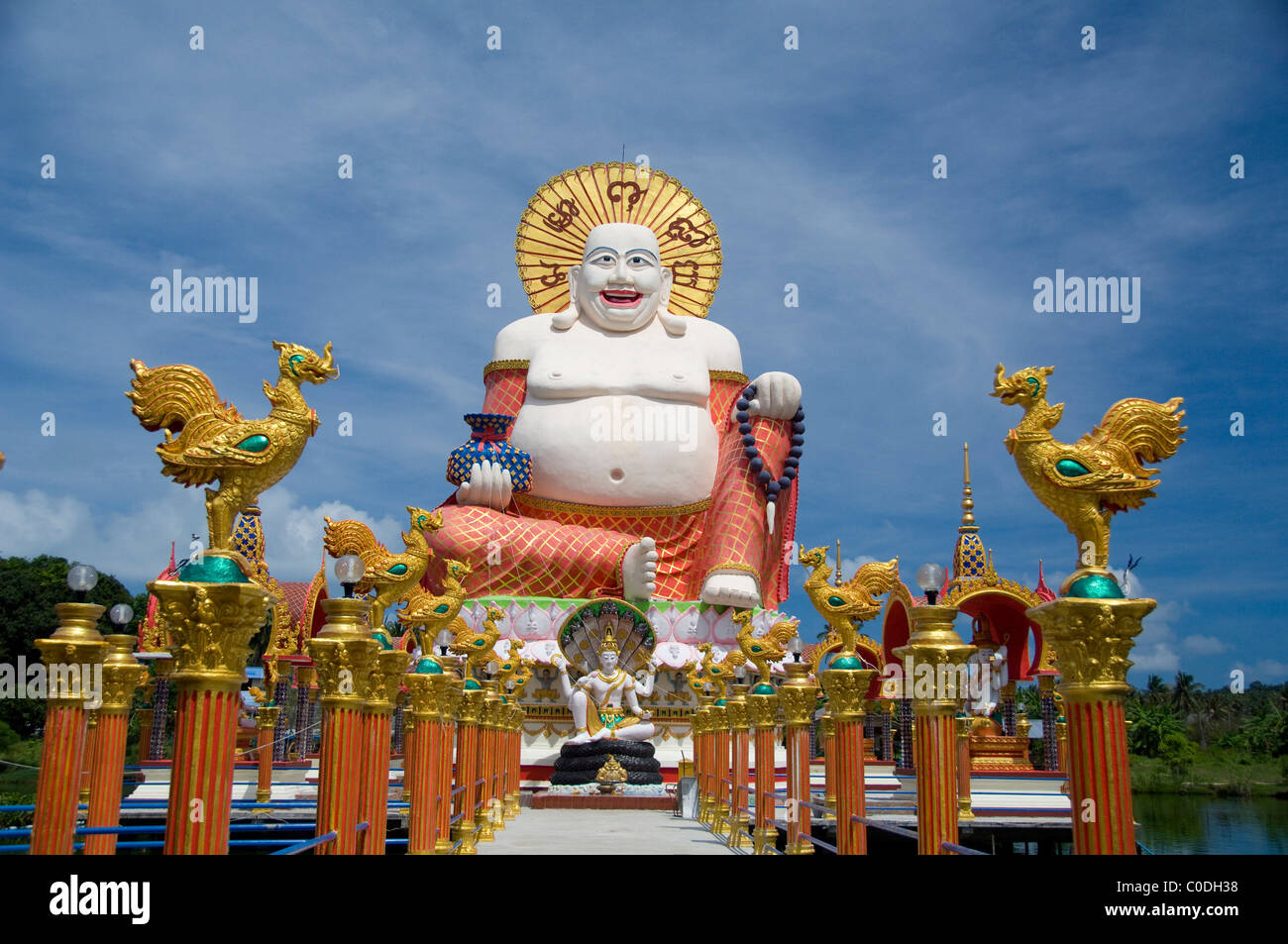 Thailandia, Ko Samui (aka Koh Samui). Wat Plai Laem aka Plai Laem tempio, Big Buddha felice di prosperità tempio. Foto Stock