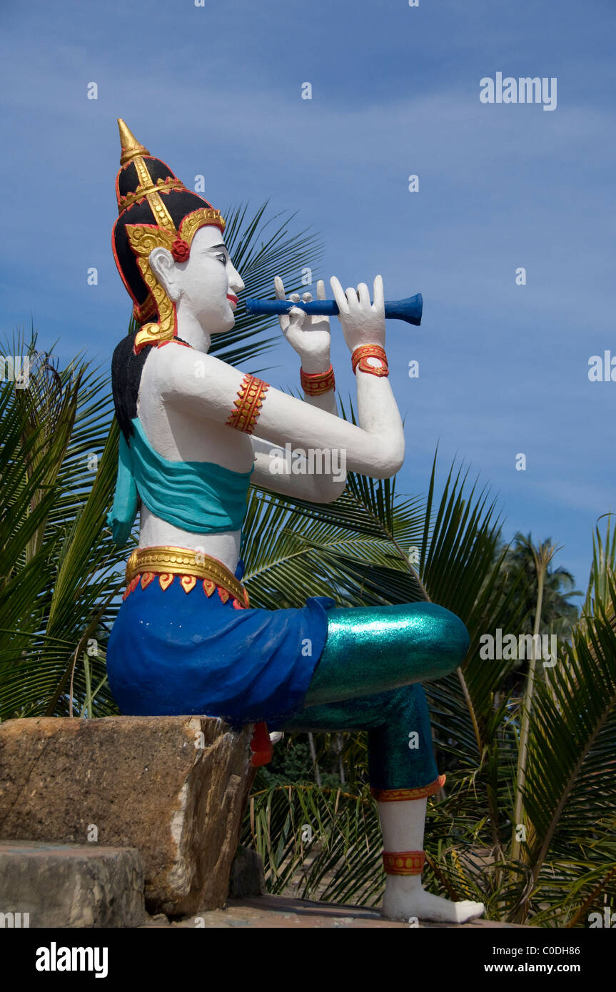 Sud-est asiatico, Thailandia, Ko Samui (aka Koh Samui). Statua della Dea Thai sulla costa di Isola della ventola. Foto Stock
