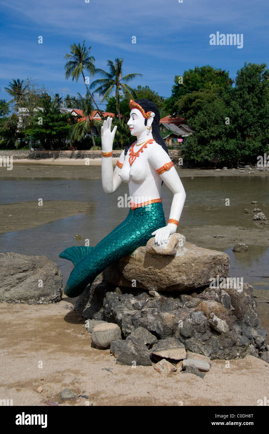 Sud-est asiatico, Thailandia, Ko Samui (aka Koh Samui). Mermaid statua sulla costa di Isola della ventola. Foto Stock
