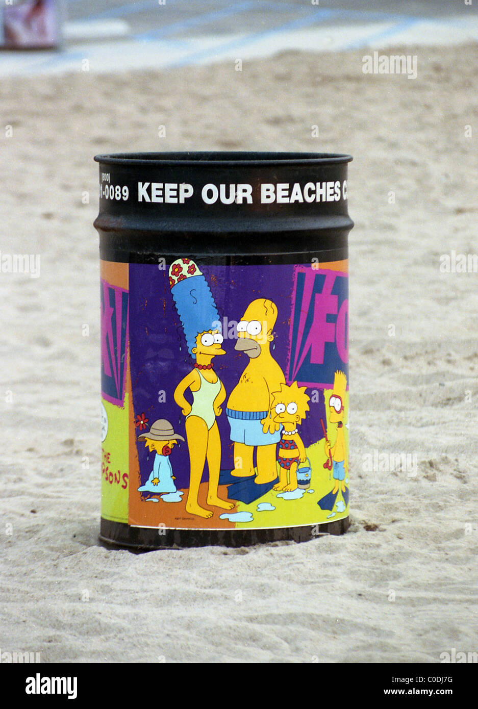 The Simpsons spazzatura sulla Spiaggia di Venice, Los Angeles, California. Foto Stock