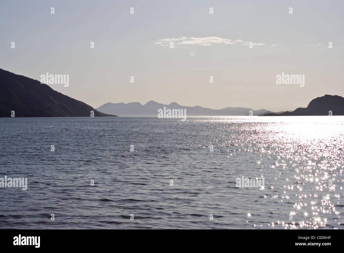 Sera sihouette dell isola di rum da Inverie, Knoydart Foto Stock