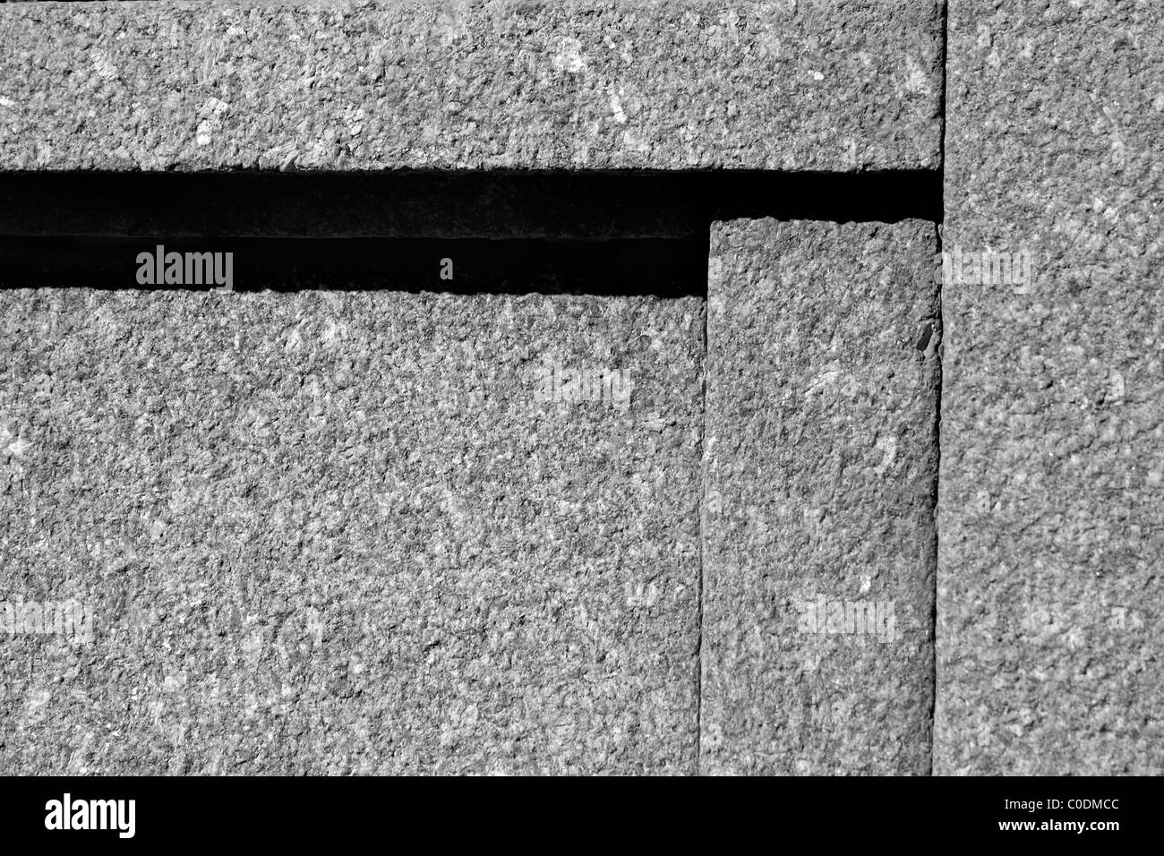 Astrazione geometrica con strisce di granito, illuminate dal sole e ombra Foto Stock