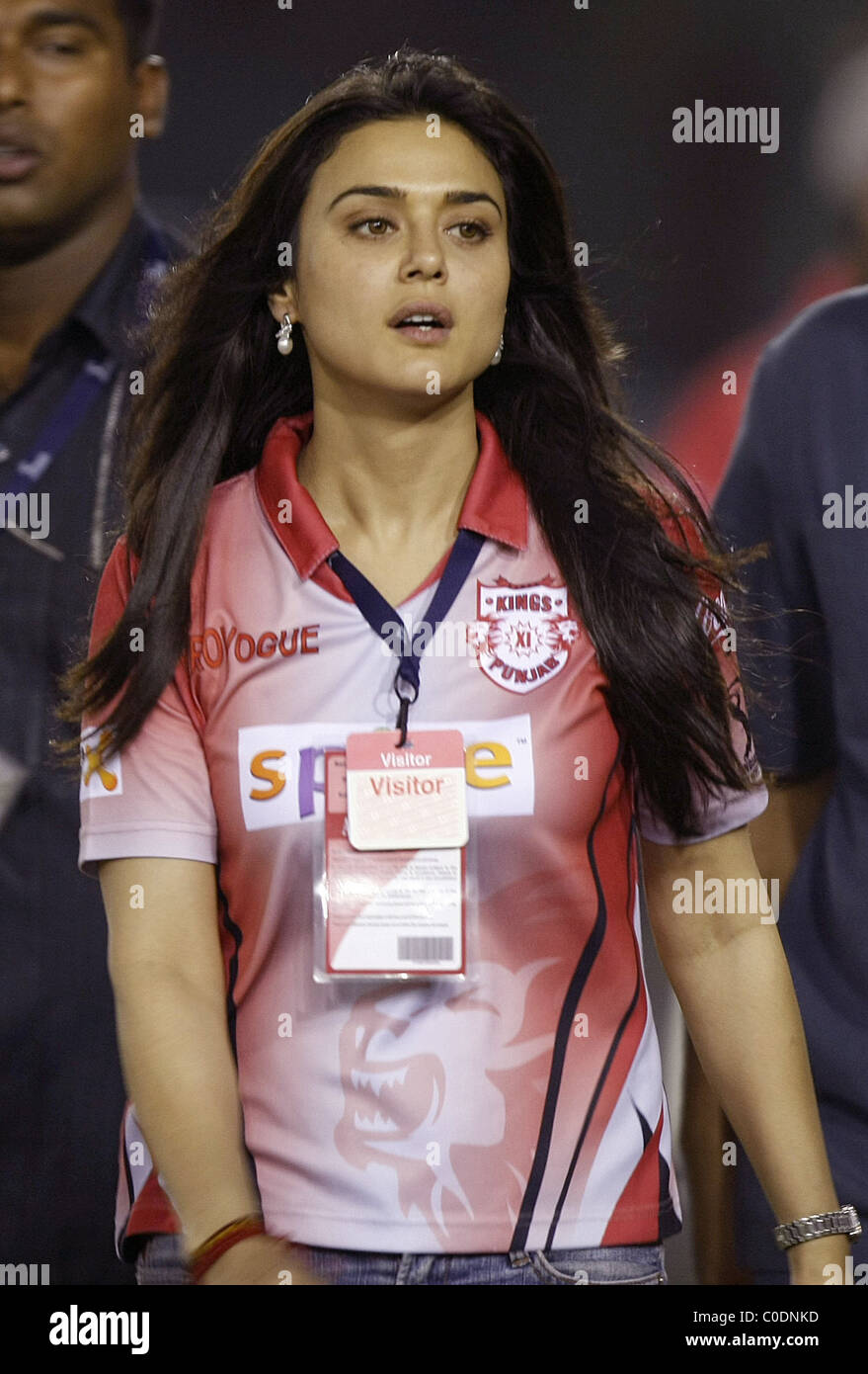 Preity Zinta DLF IPL cricket match tra Kolkata Knight Rider e il Kings XI Punjab alla PCA Stadium Kings XI Punjab ha vinto Foto Stock