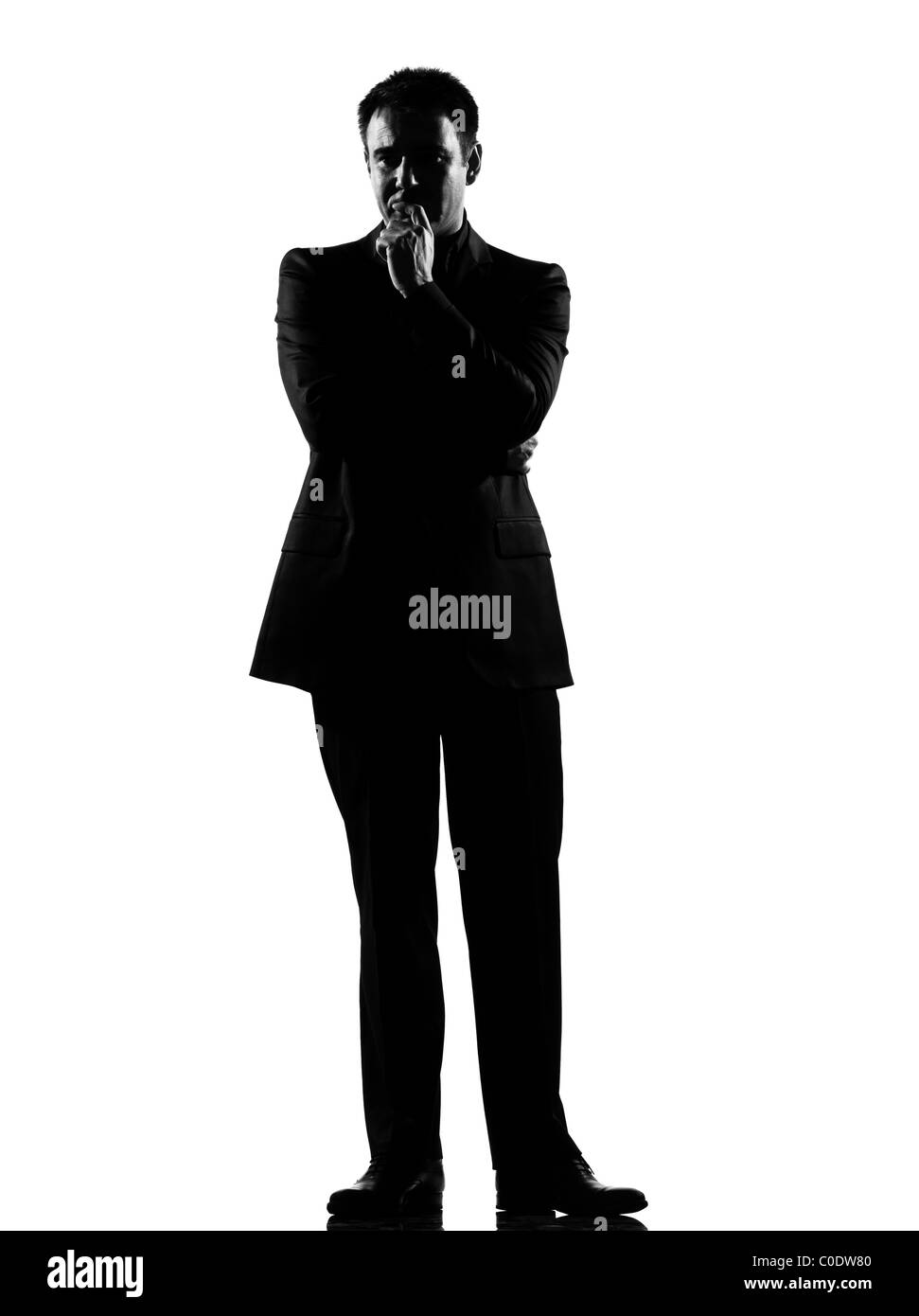 Silhouette caucasian business man pensando pensieroso esprimendo il comportamento di lunghezza completa su studio isolato sfondo bianco Foto Stock