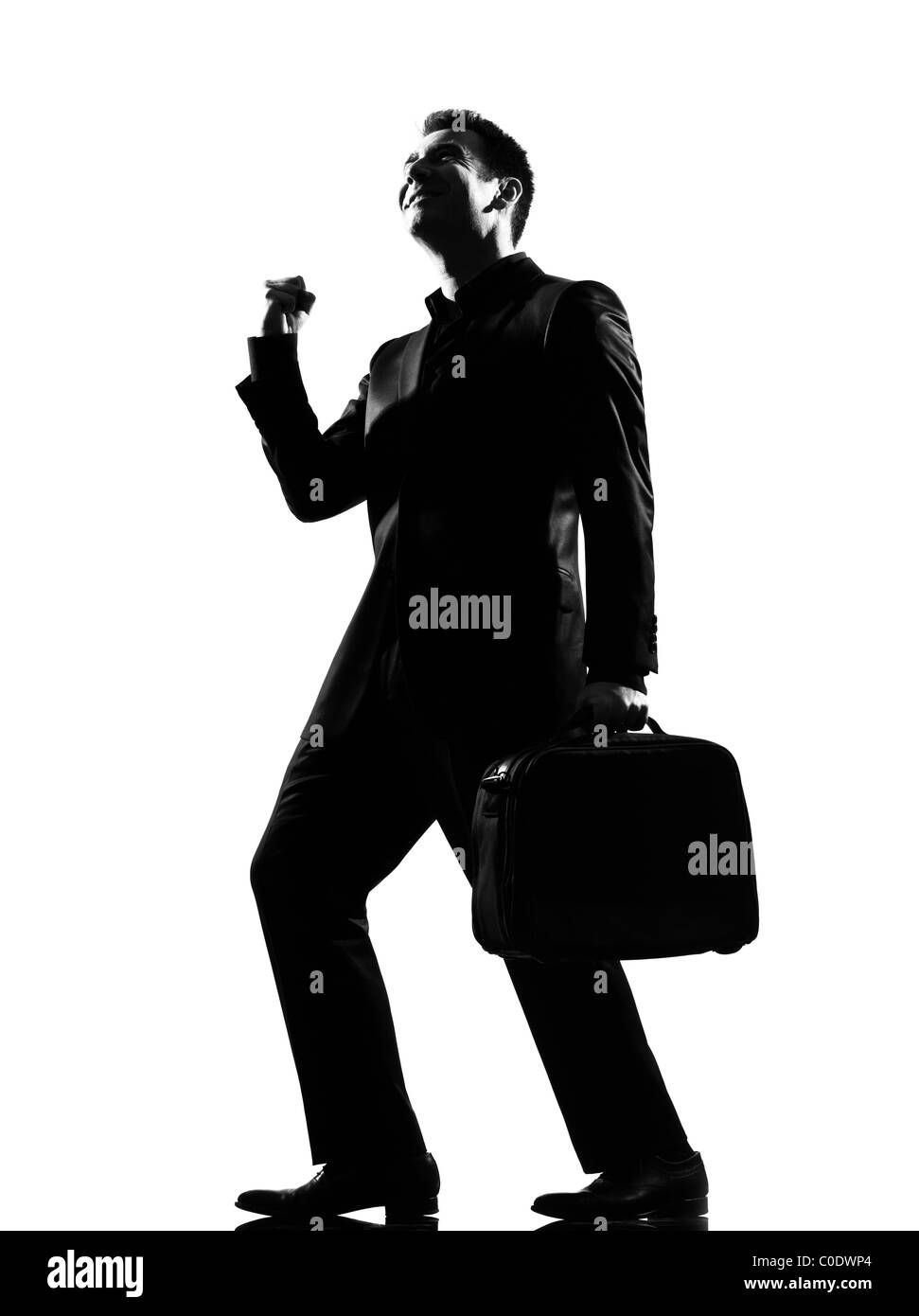 Silhouette business caucasica uomo felice che esprimono la gioia del comportamento vincente a lunghezza piena su studio isolato sfondo bianco Foto Stock