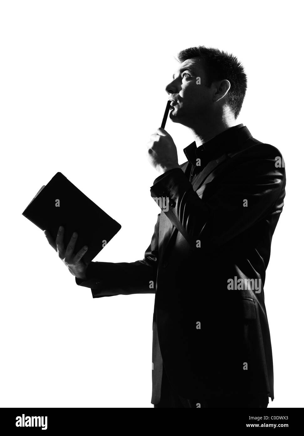 Silhouette caucasian uomo d affari con appunti pensando che esprimono il comportamento di lunghezza completa su studio isolato sfondo bianco Foto Stock