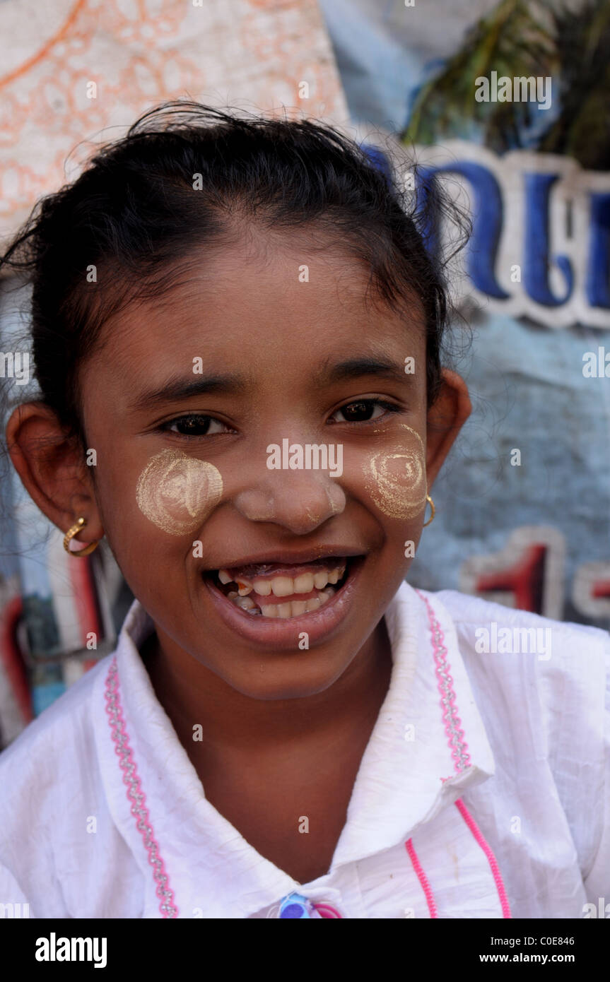 Karen giovane ragazza birmano , rifugiato in Mae Sot, Thailandia del Nord Foto Stock