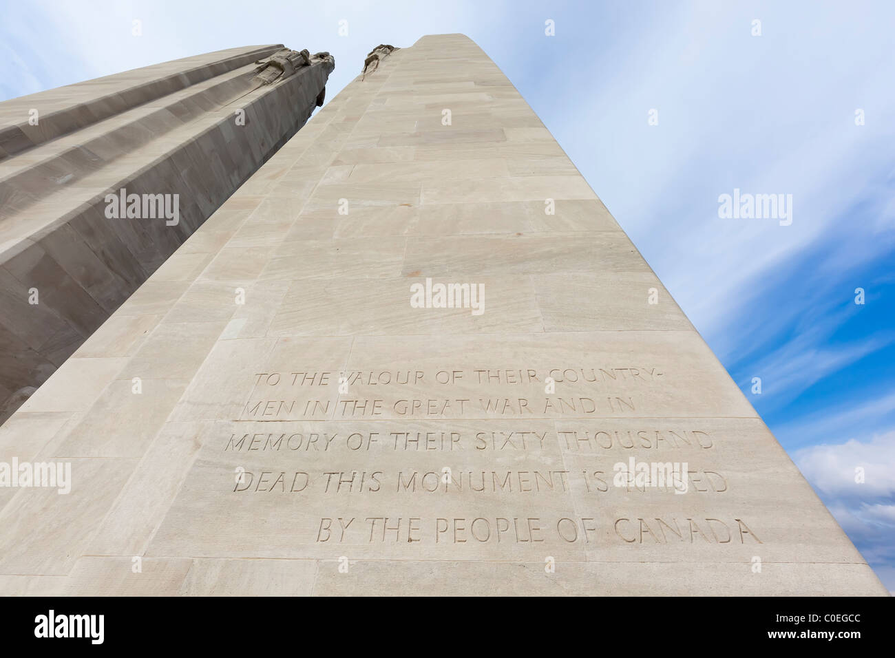Iscrizione sulla cresta di Vimy Prima Guerra Mondiale memorial Sito Storico Nazionale del Canada in Francia Foto Stock
